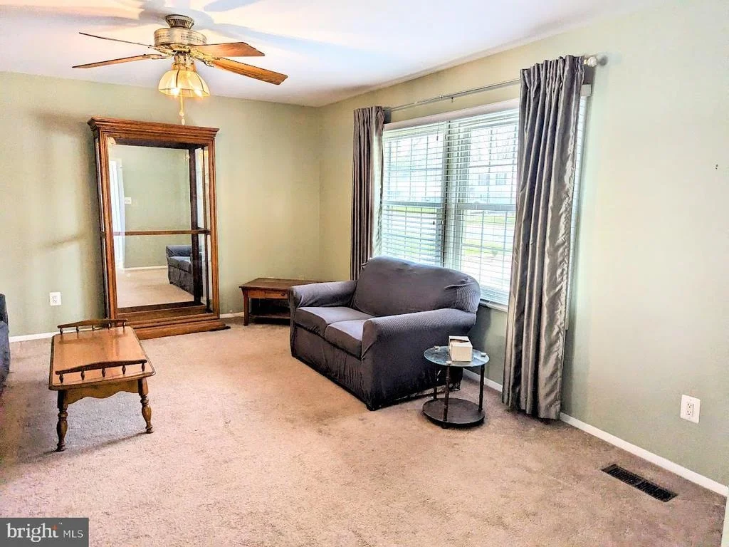 Photo of 910 BARRINGTON DRIVE