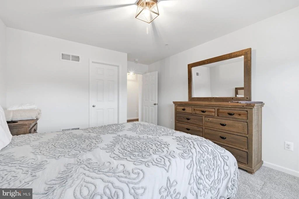 Photo of 2758 HILLFIELD DRIVE