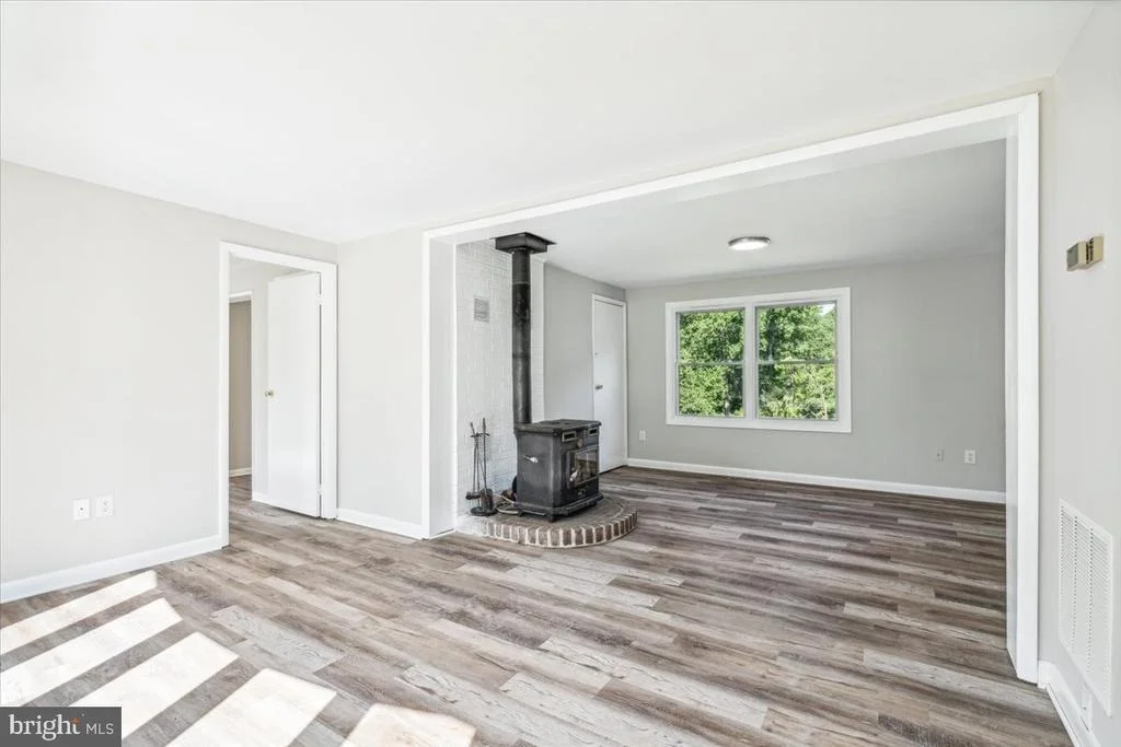 Photo of 6347 DAVIS ROAD