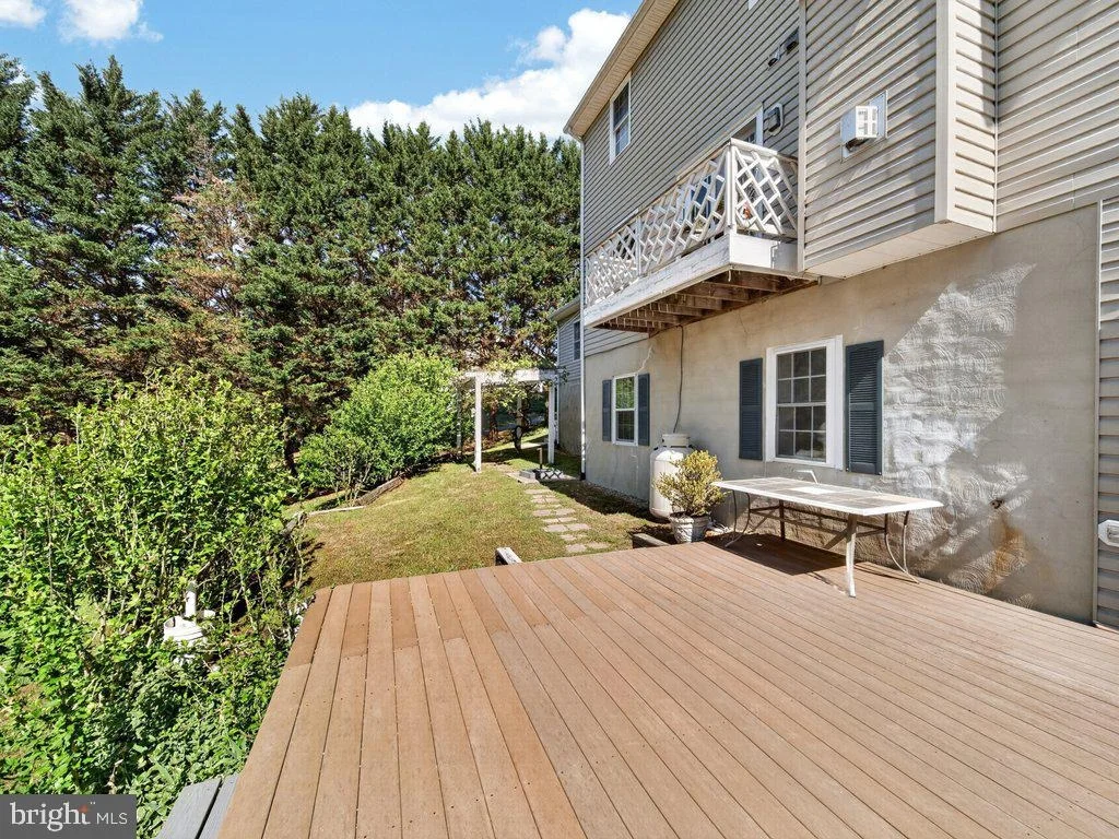 Photo of 9290 BAKER STREET