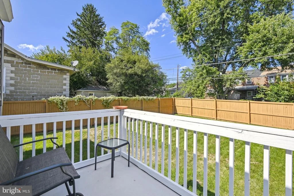 Photo of 607 ALDERSHOT ROAD