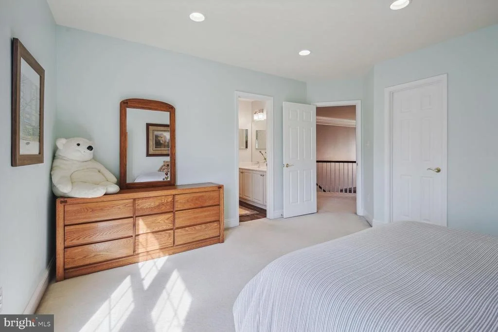 Photo of 10 MAPLECREST COURT