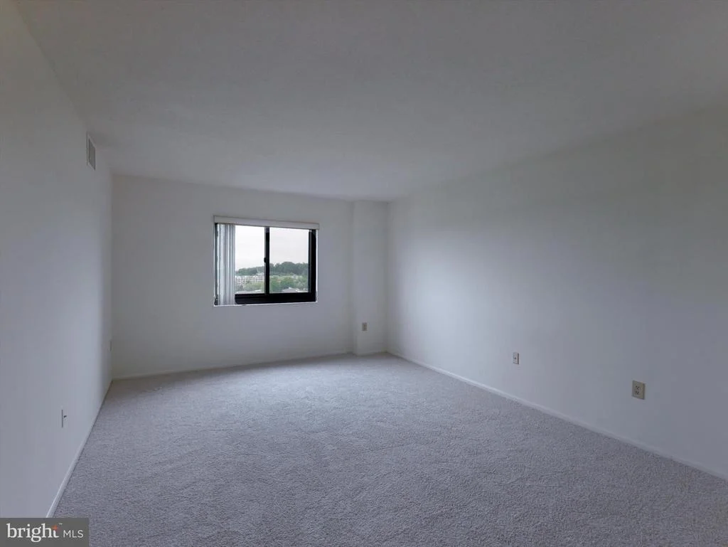 Photo of Unit 31012 at 15115 INTERLACHEN DRIVE