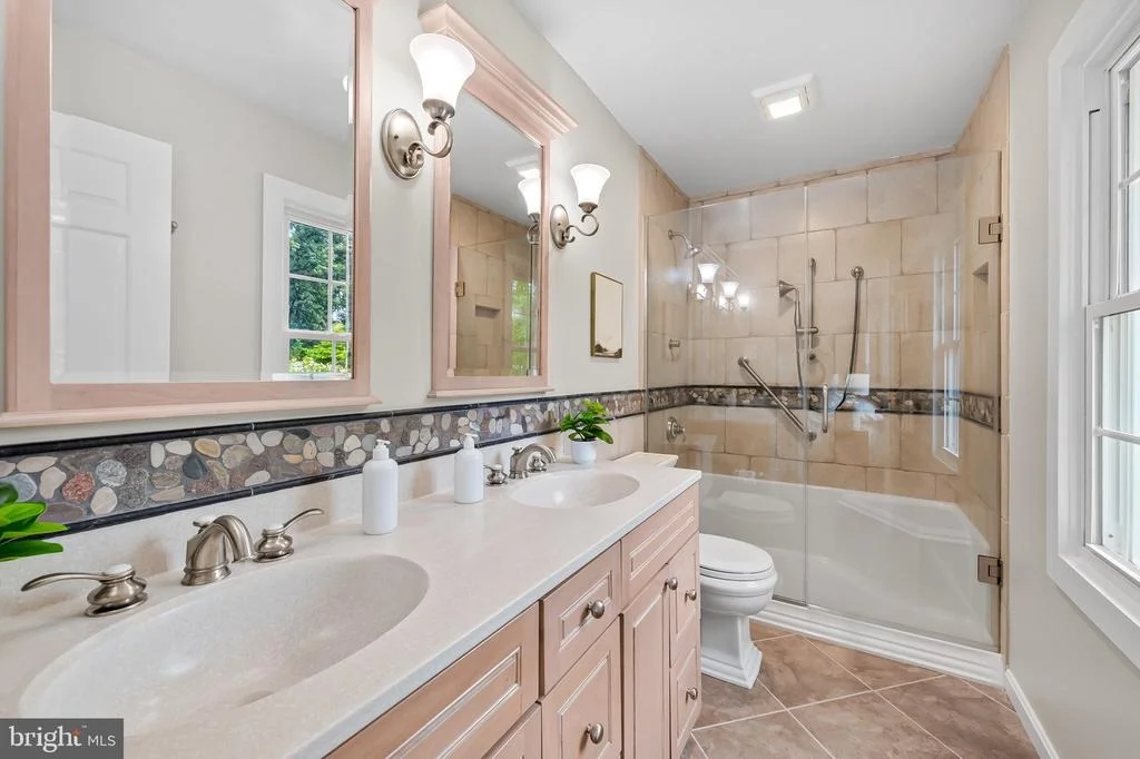 Photo of 427 YORKSHIRE DRIVE