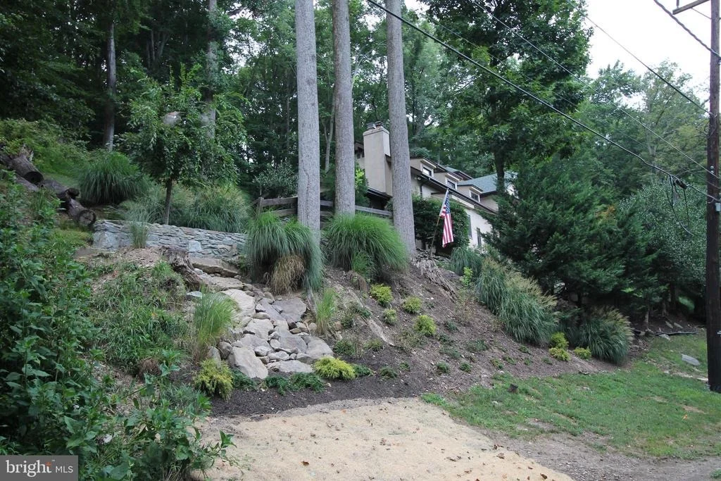 Photo of 9919 MACARTHUR BOULEVARD
