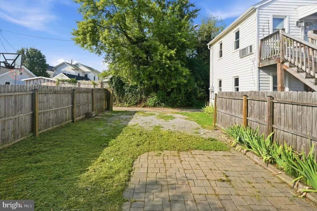 Photo of 320 3RD AVENUE