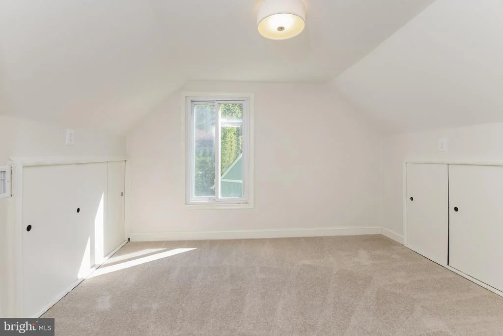 Photo of 10103 MEREDITH AVENUE