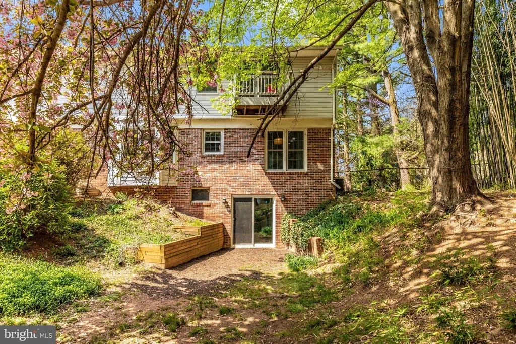 Photo of 28313 HONEYSUCKLE DRIVE