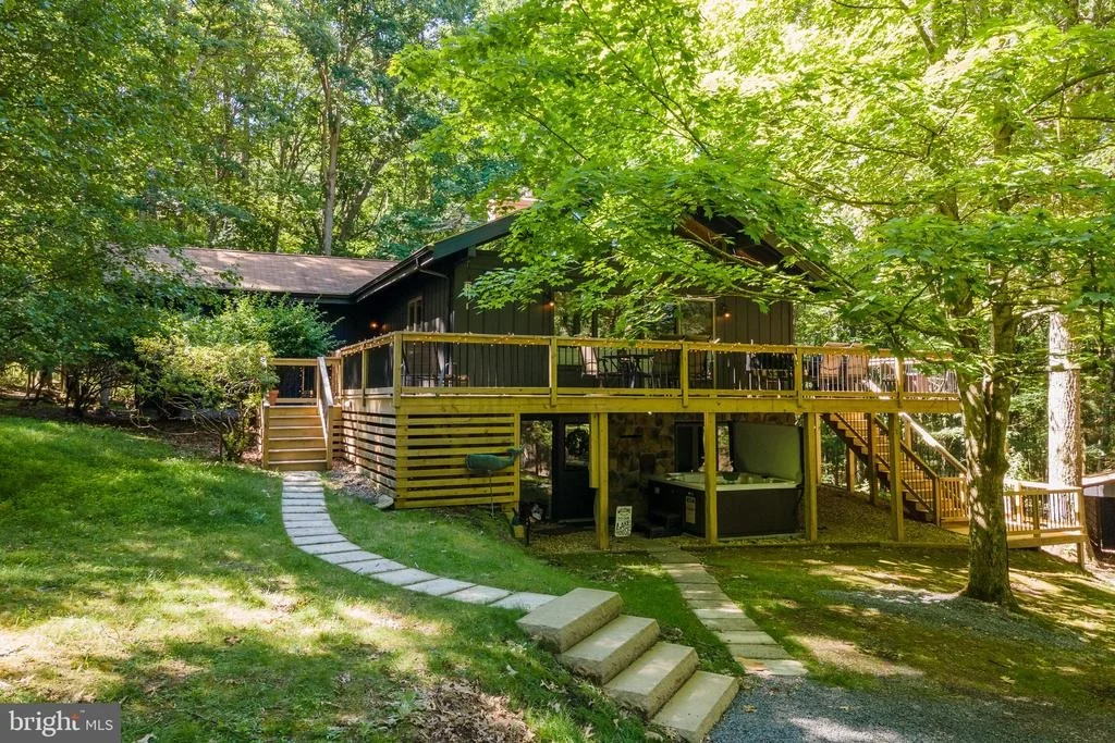 Photo of 106 LODGE CIRCLE