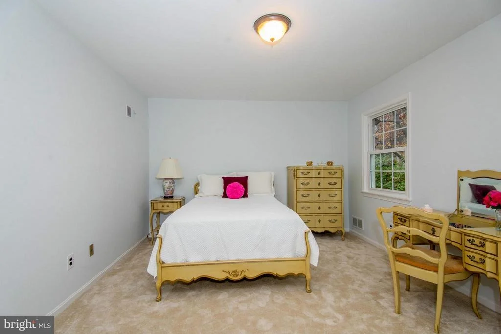 Photo of 7110 DEVONSHIRE ROAD