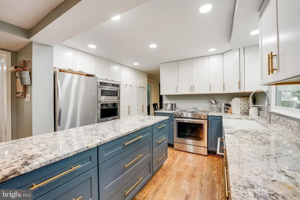 Photo of 15198 HOLLEYSIDE DRIVE