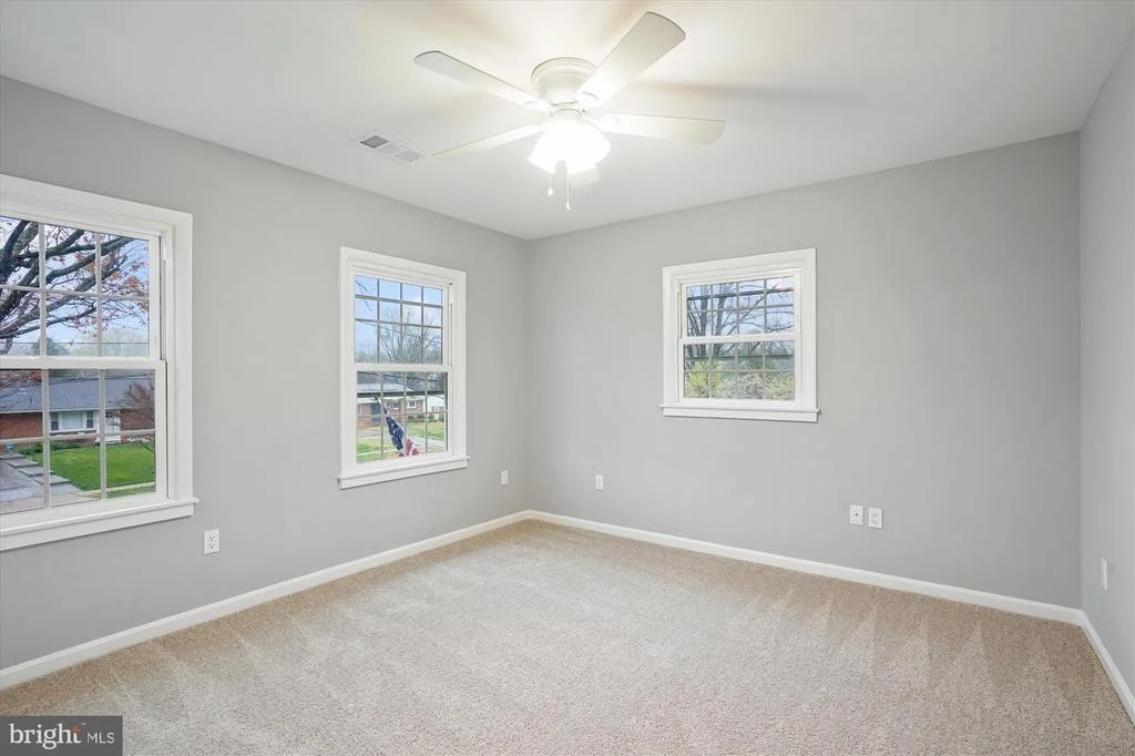 Photo of 5514 INVERCHAPEL ROAD