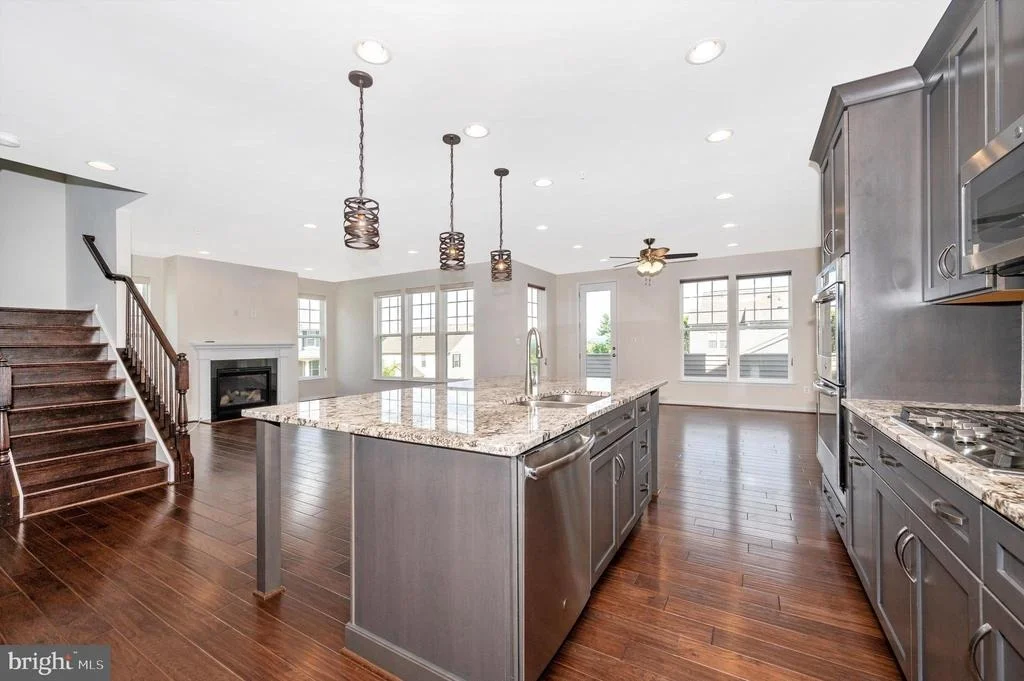 Photo of 8420 CLIFFVIEW LANE