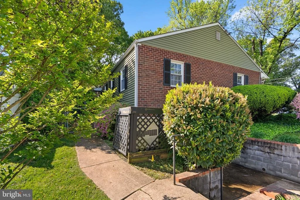 Photo of 9807 MERWOOD LANE