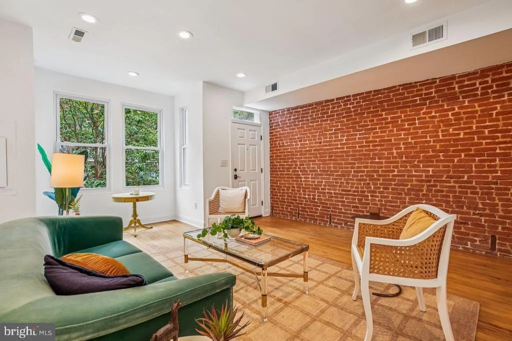 Photo of 1124 G STREET NE