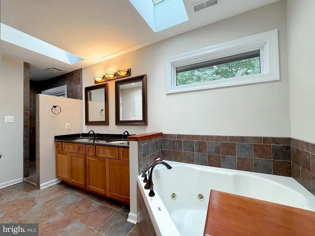 Photo of 8425 MAUSEN LANE