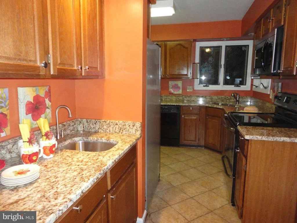 Photo of 21 LEATHERLEAF COURT