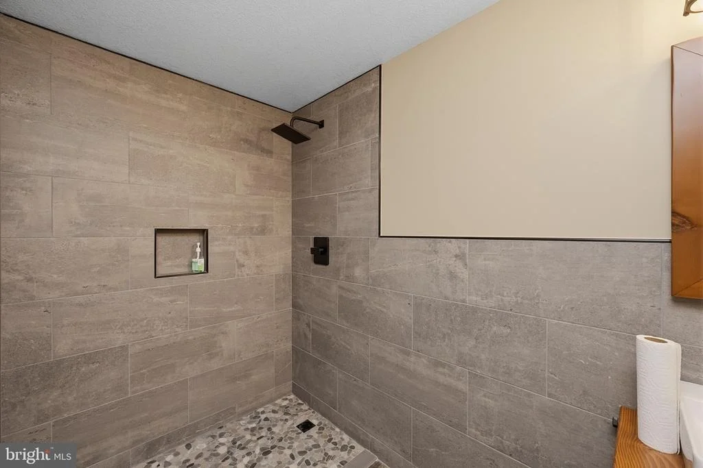 Photo of 415 NAZELROD ROAD