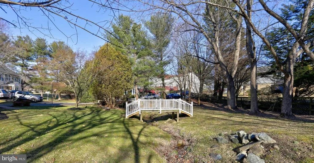 Photo of 8278 LEISHEAR ROAD