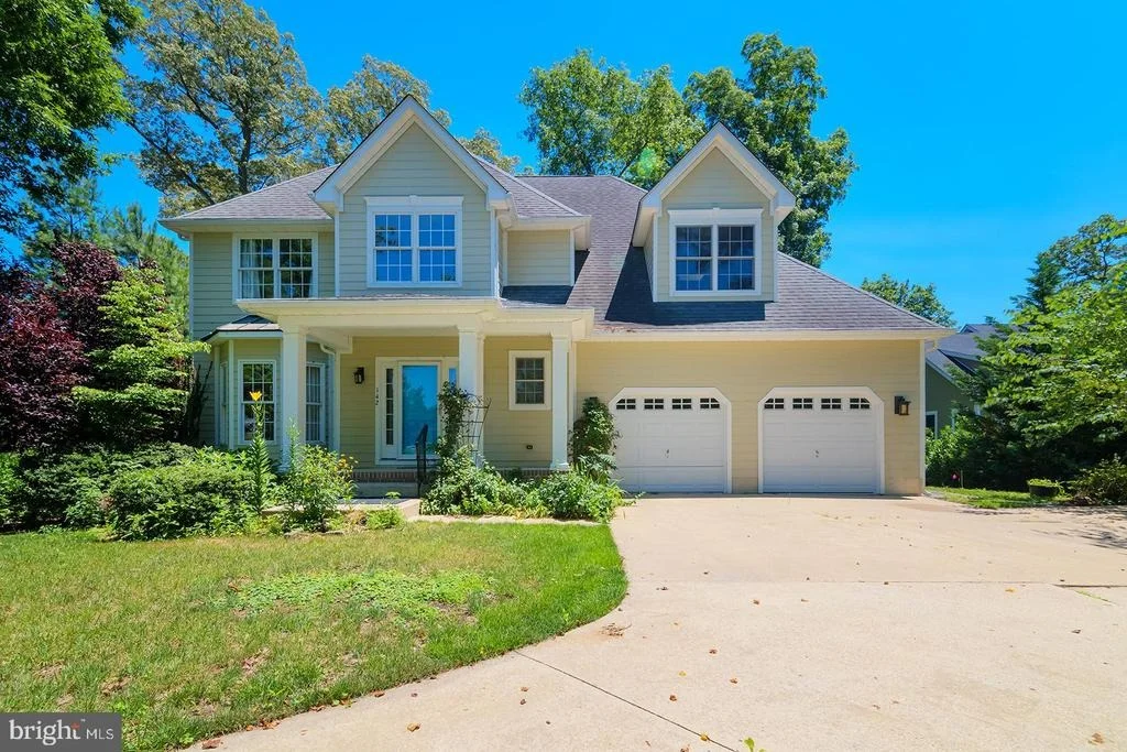 Photo of 142 W SHORE DRIVE