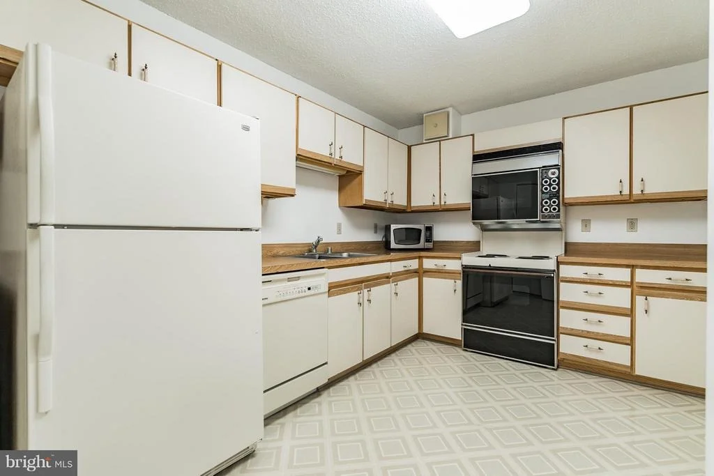 Photo of Unit 1509 at 15101 INTERLACHEN DRIVE