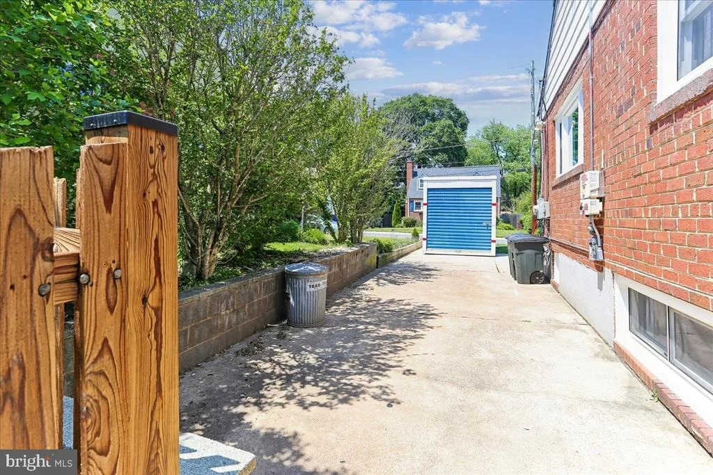 Photo of 1504 CREST ROAD