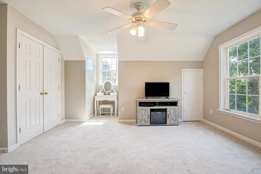 Photo of 119 N MEADOW DRIVE
