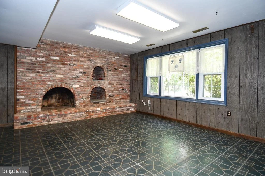 Photo of 8870 BROOK DRIVE