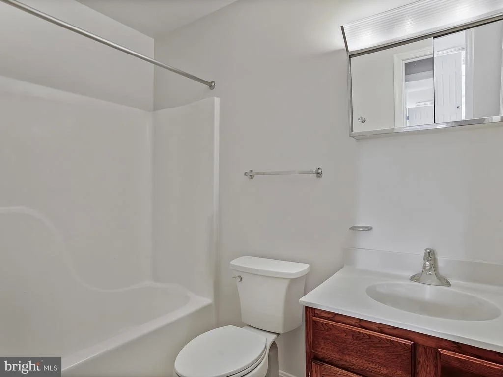 Photo of 18712 ROLLING ACRES WAY
