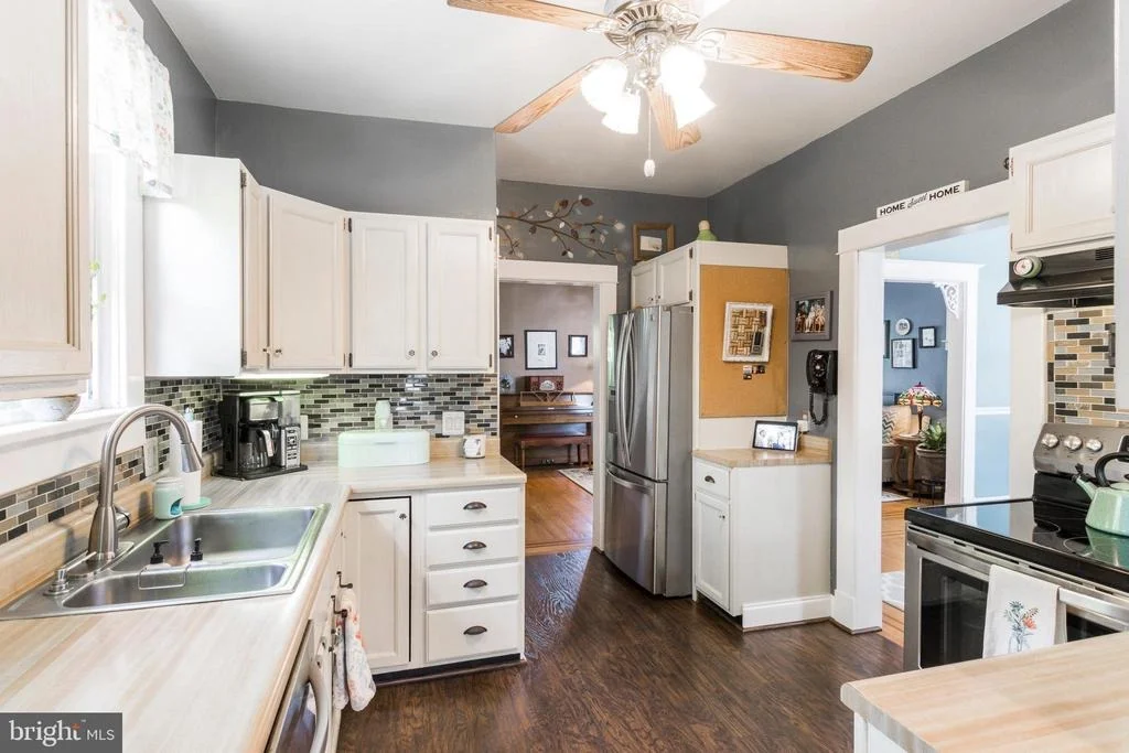 Photo of 618 ALDERSHOT ROAD
