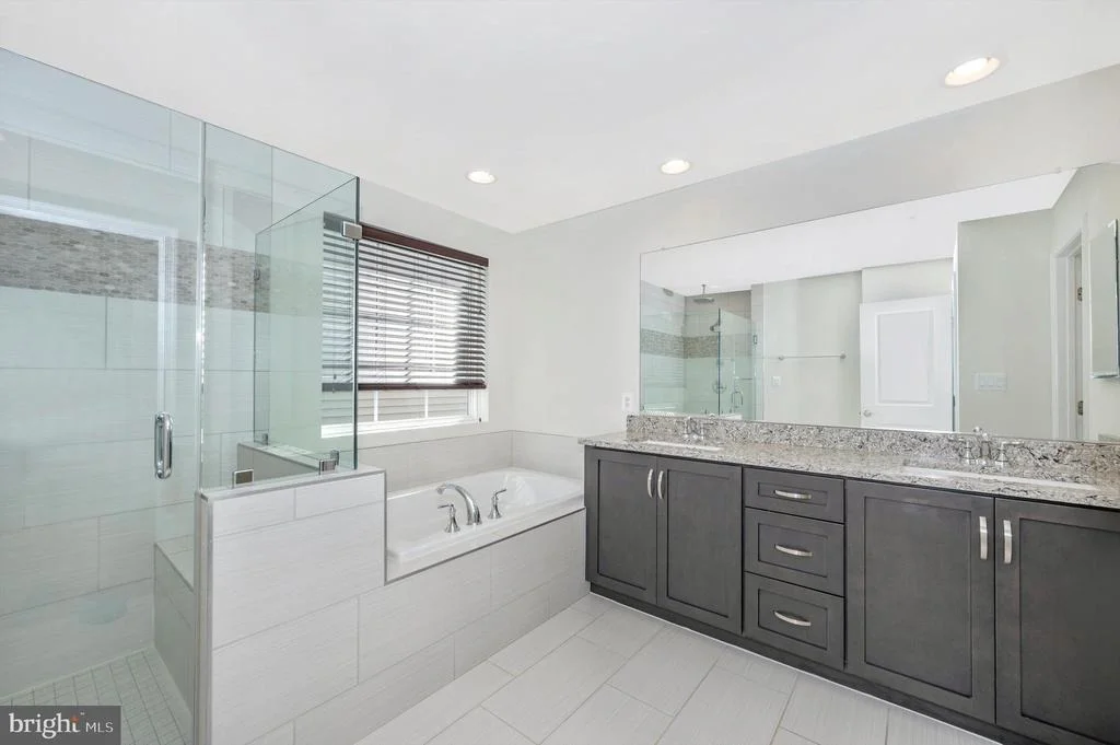 Photo of 8420 CLIFFVIEW LANE