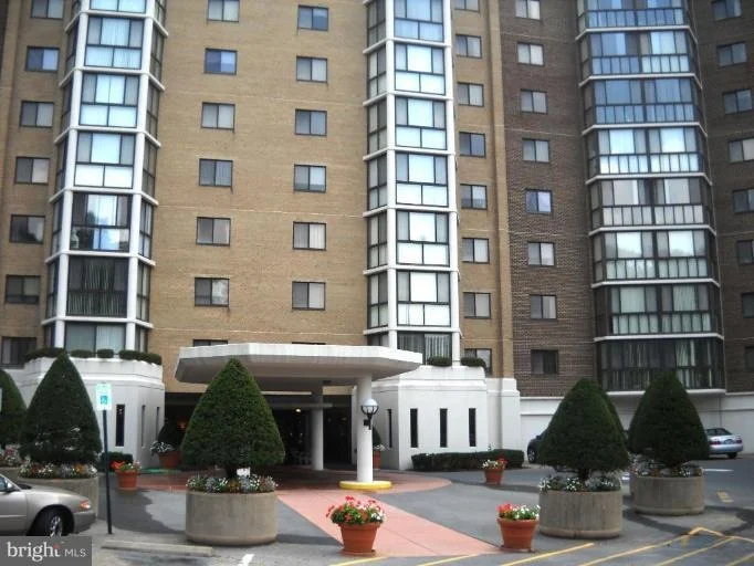Photo of Unit 4 at 15100 INTERLACHEN DRIVE