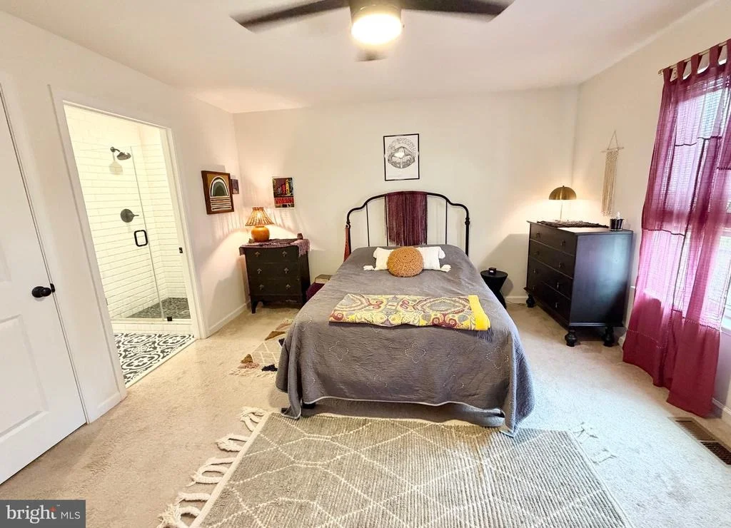 Photo of 9807 ROBERT E LEE DRIVE