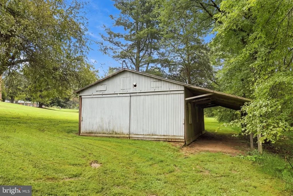 Photo of 19260 ROLLING HILLS DRIVE