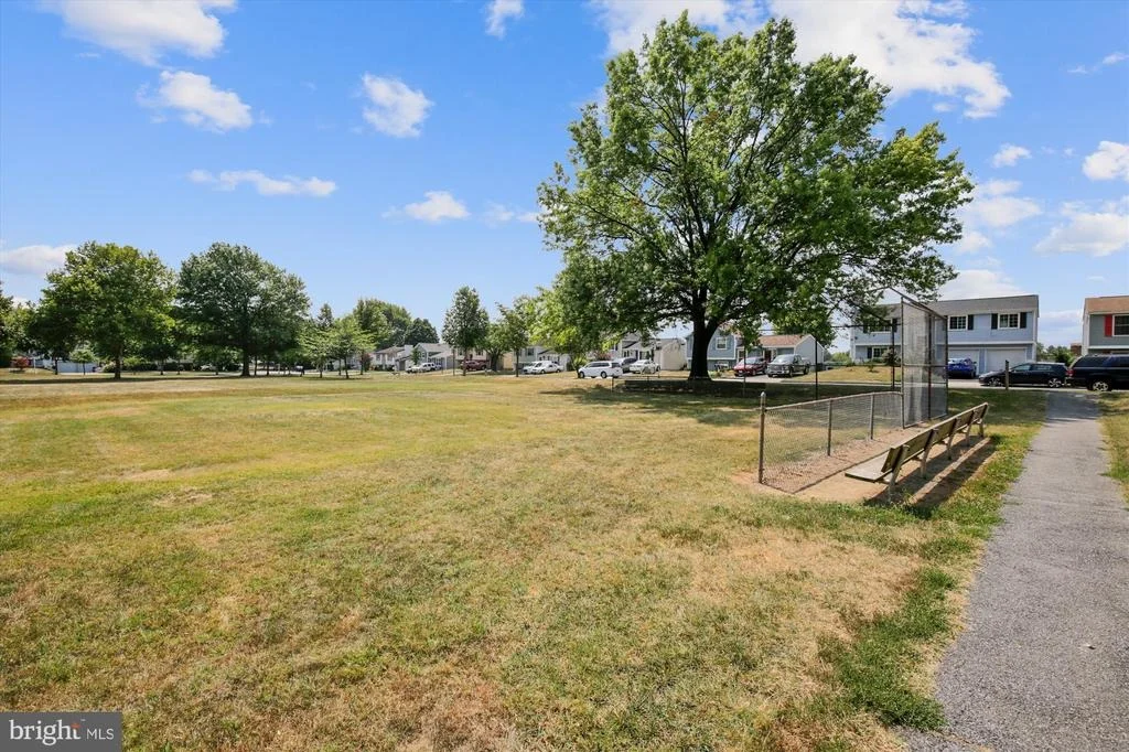 Photo of 417 WHITE OAK PLACE