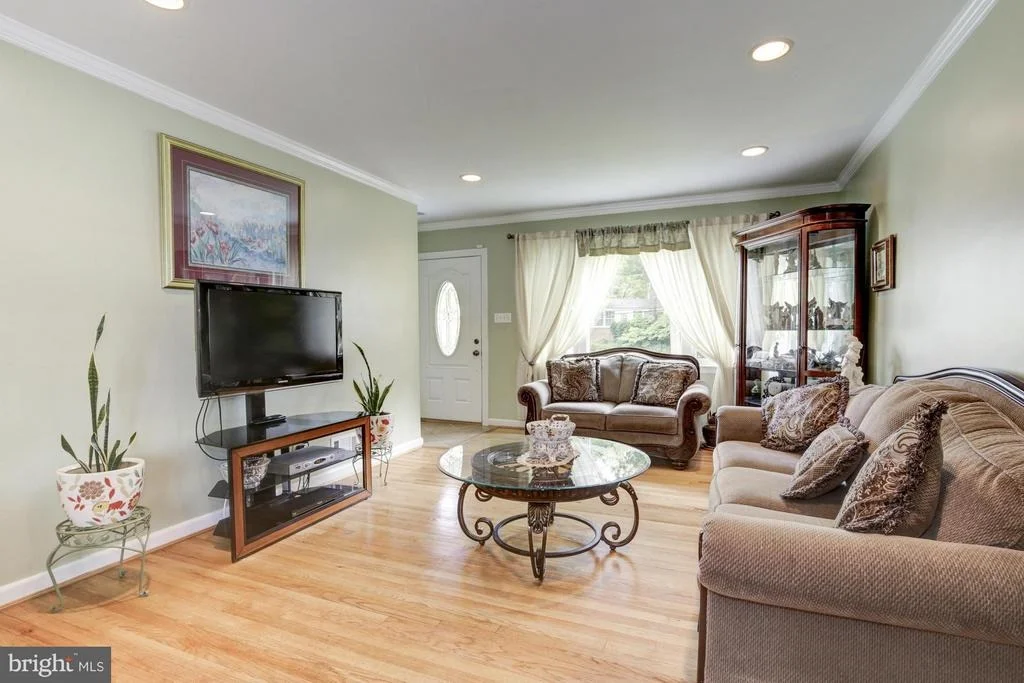 Photo of 1305 OAKVIEW DRIVE