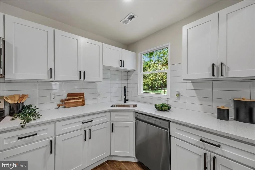 Photo of 714 E PASADENA ROAD