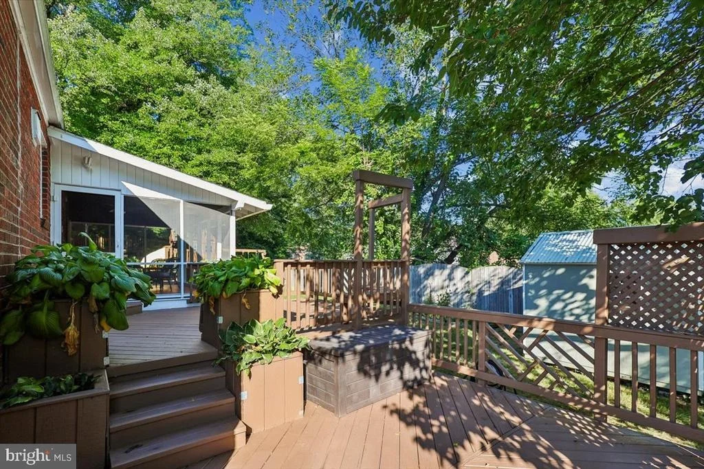 Photo of 1501 CREST ROAD