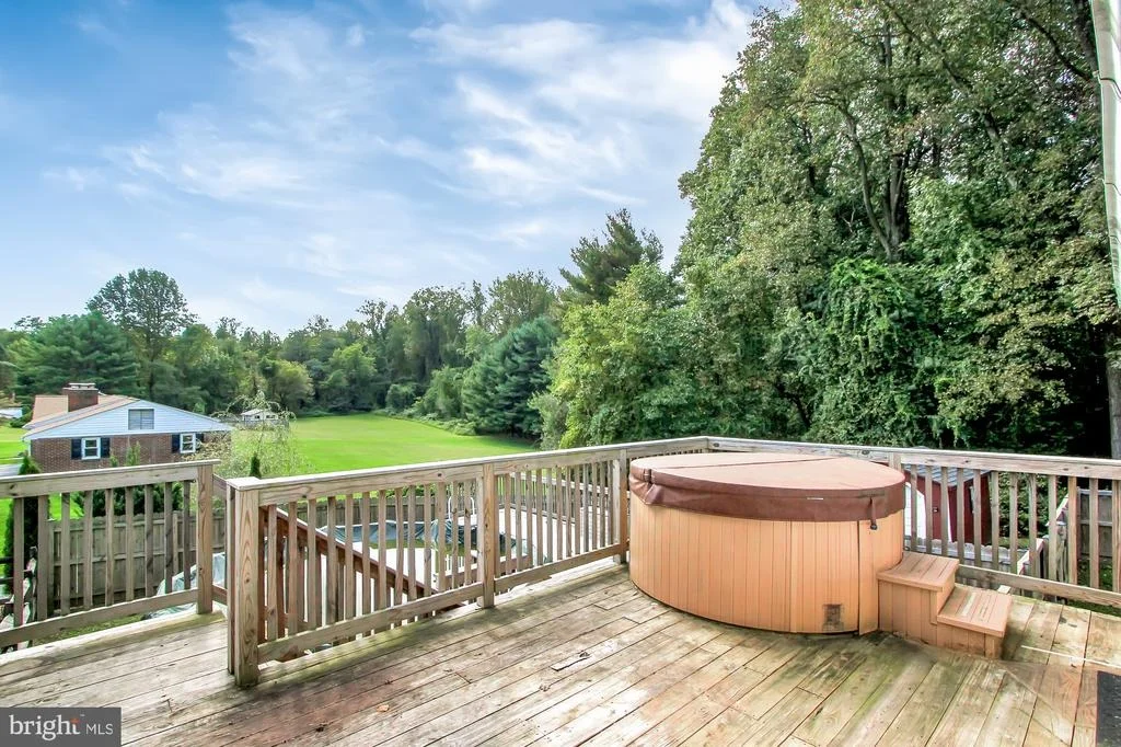 Photo of 2506 CRESTVIEW DRIVE