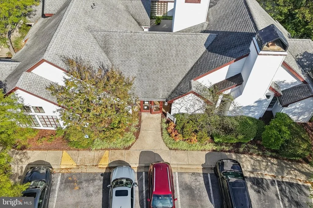 Photo of Unit 9C32 at 13701 MODRAD WAY