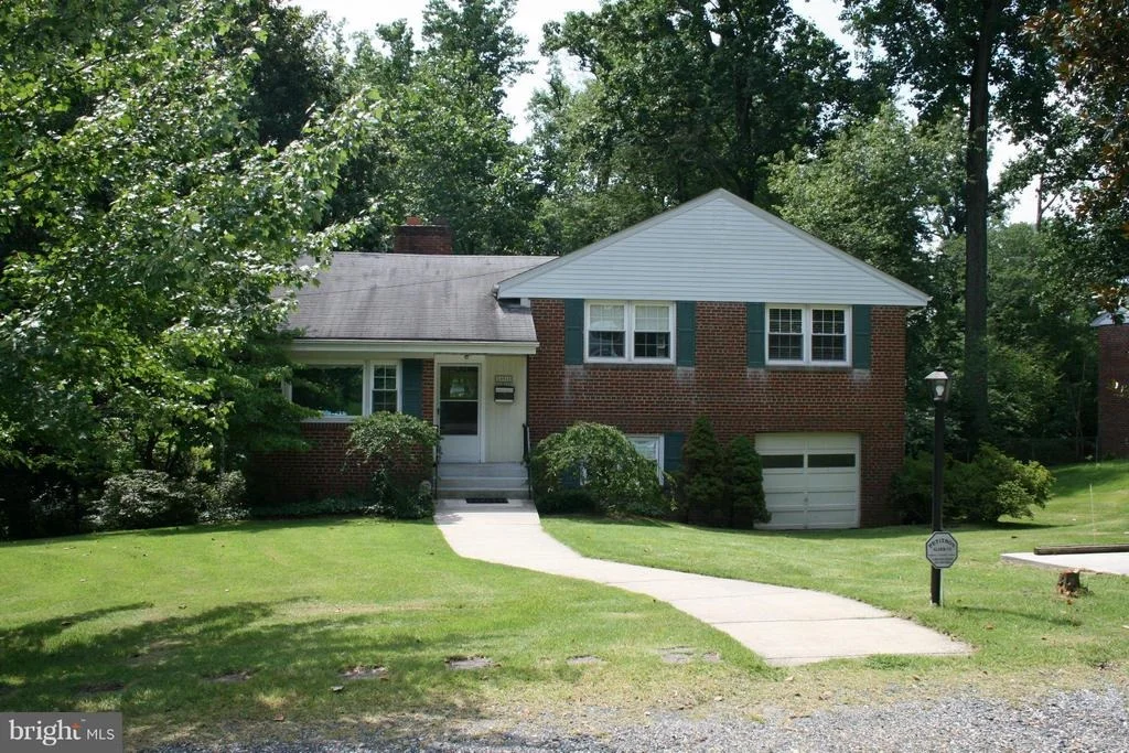 Photo of 10911 BORNEDALE DRIVE