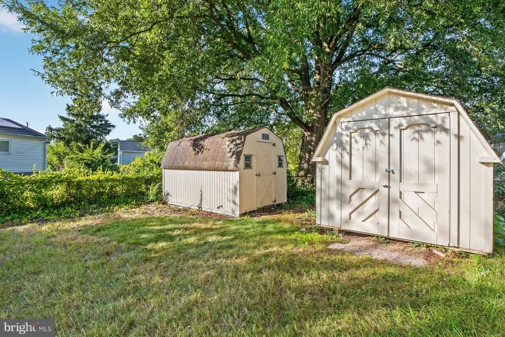 Photo of 6204 AUTH ROAD