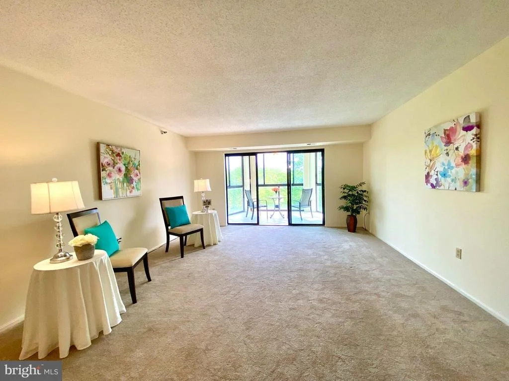 Photo of Unit 623 at 15101 INTERLACHEN DRIVE