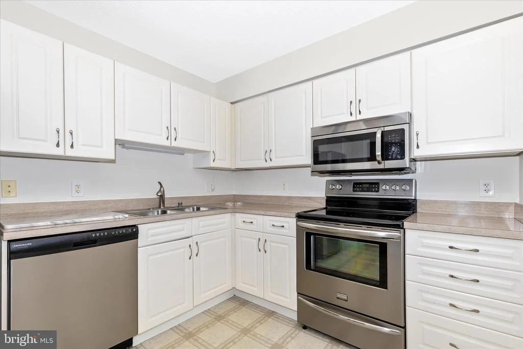 Photo of Unit 309 at 14809 PENNFIELD CIRCLE