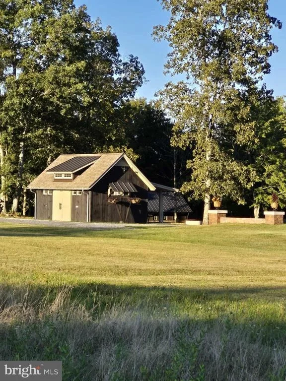Photo of 415 NAZELROD ROAD