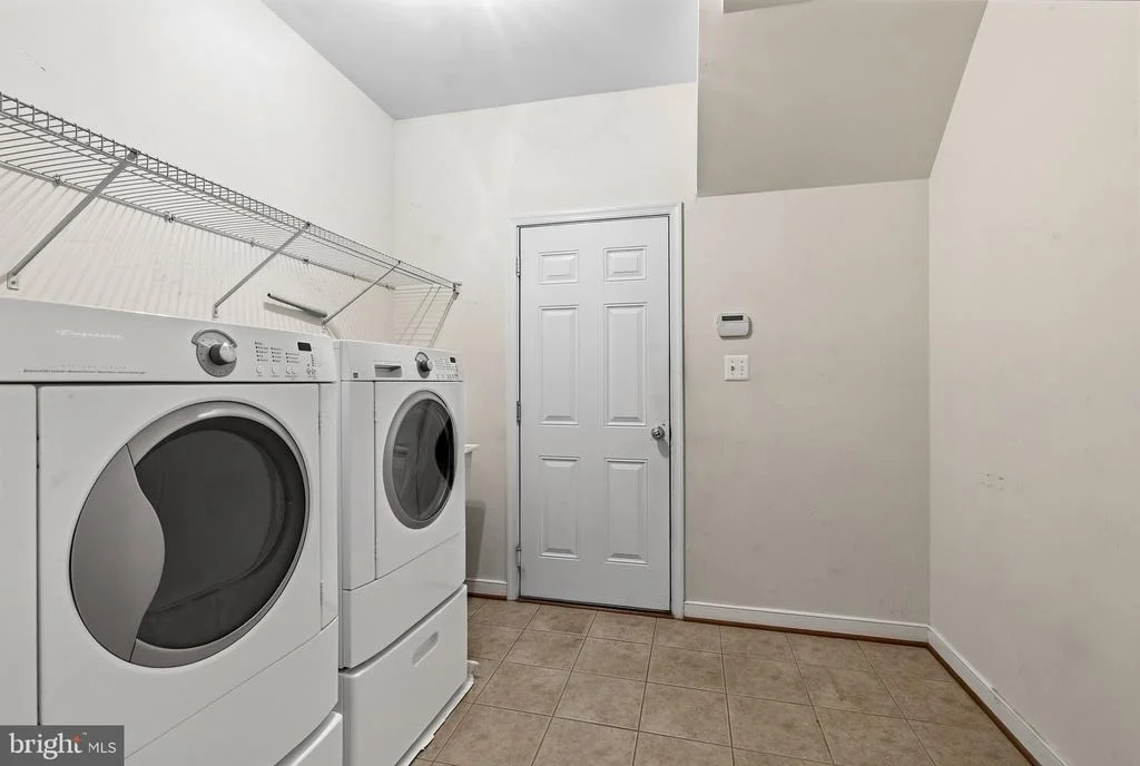 Photo of 915 ZENITH DRIVE