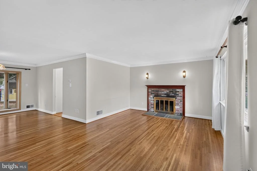 Photo of 5624 QUEENSBERRY AVENUE