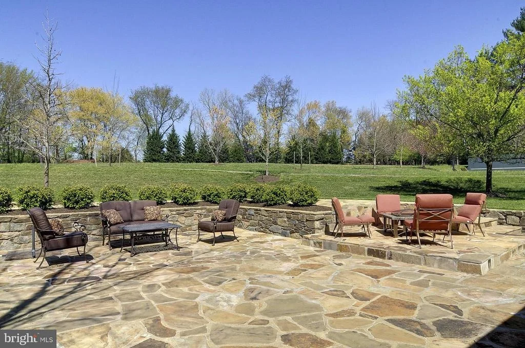 Photo of 330 SPRINGBROOK DRIVE