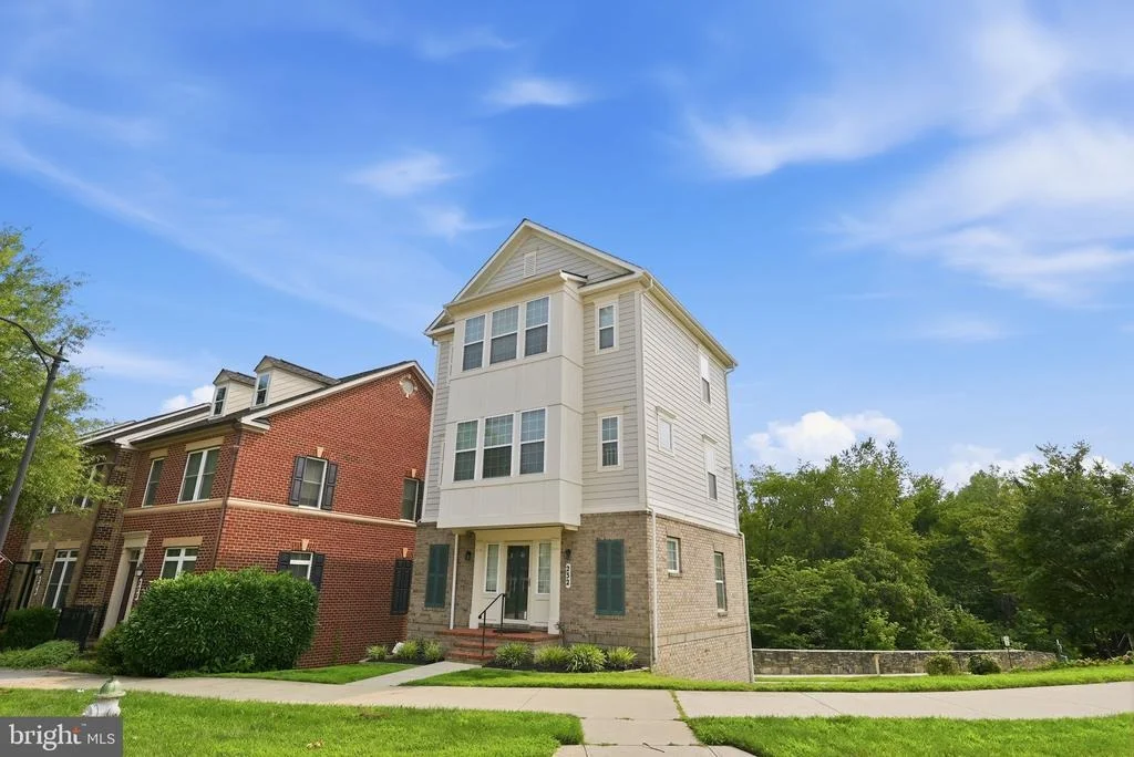 Photo of 232 PARKVIEW AVENUE