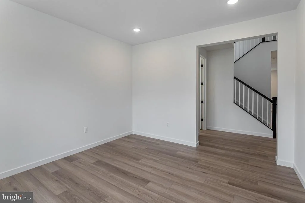 Photo of 2083 SPRINGVALE DRIVE
